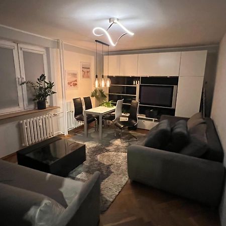 Uroczy Apartament - ソポト エクステリア 写真