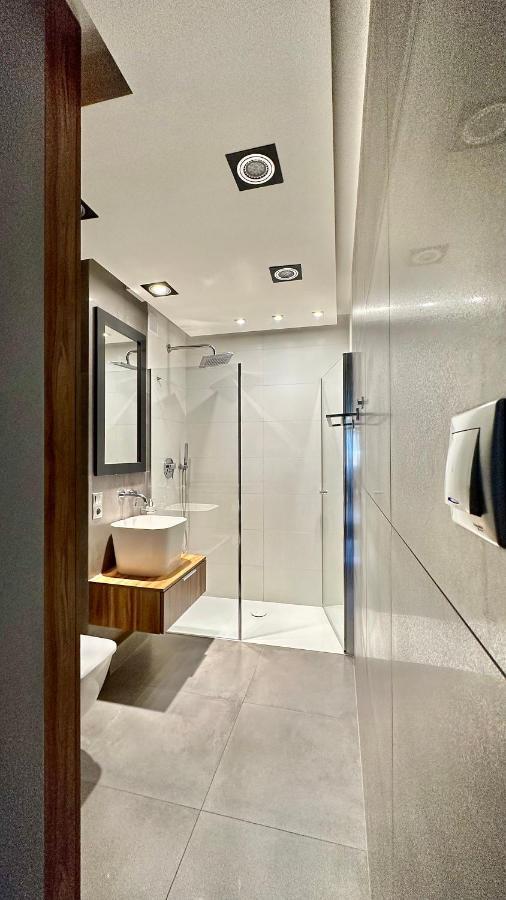 Uroczy Apartament - ソポト エクステリア 写真