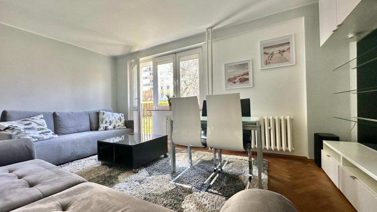 Uroczy Apartament - ソポト エクステリア 写真