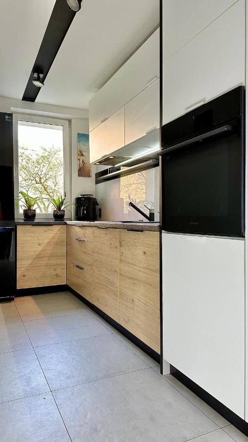 Uroczy Apartament - ソポト エクステリア 写真
