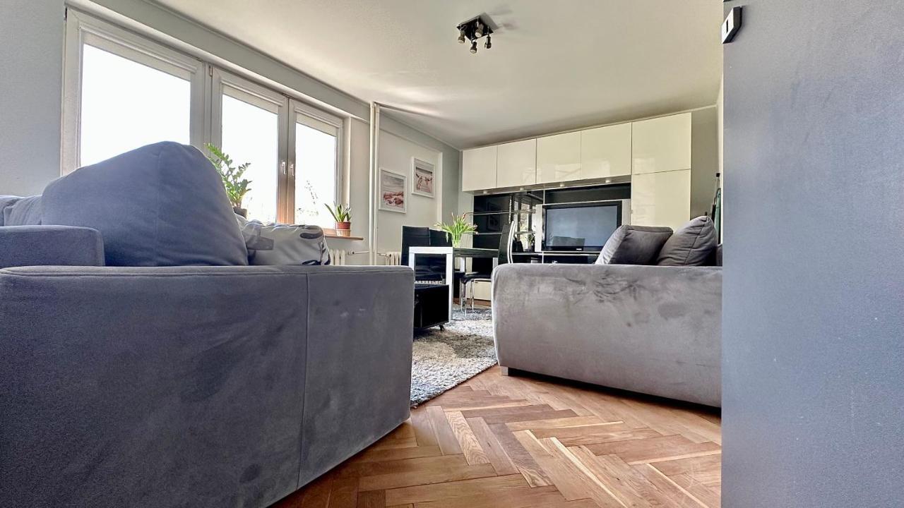 Uroczy Apartament - ソポト エクステリア 写真