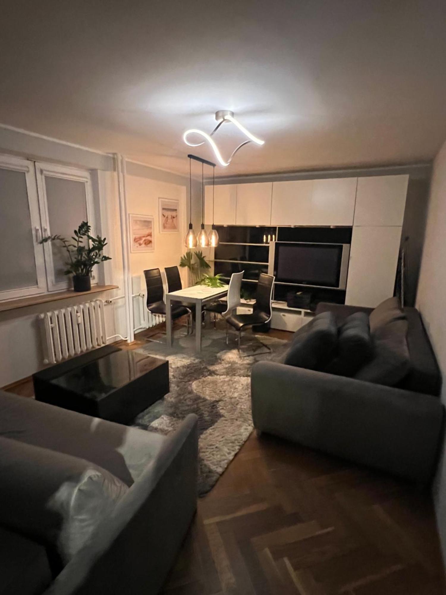 Uroczy Apartament - ソポト エクステリア 写真